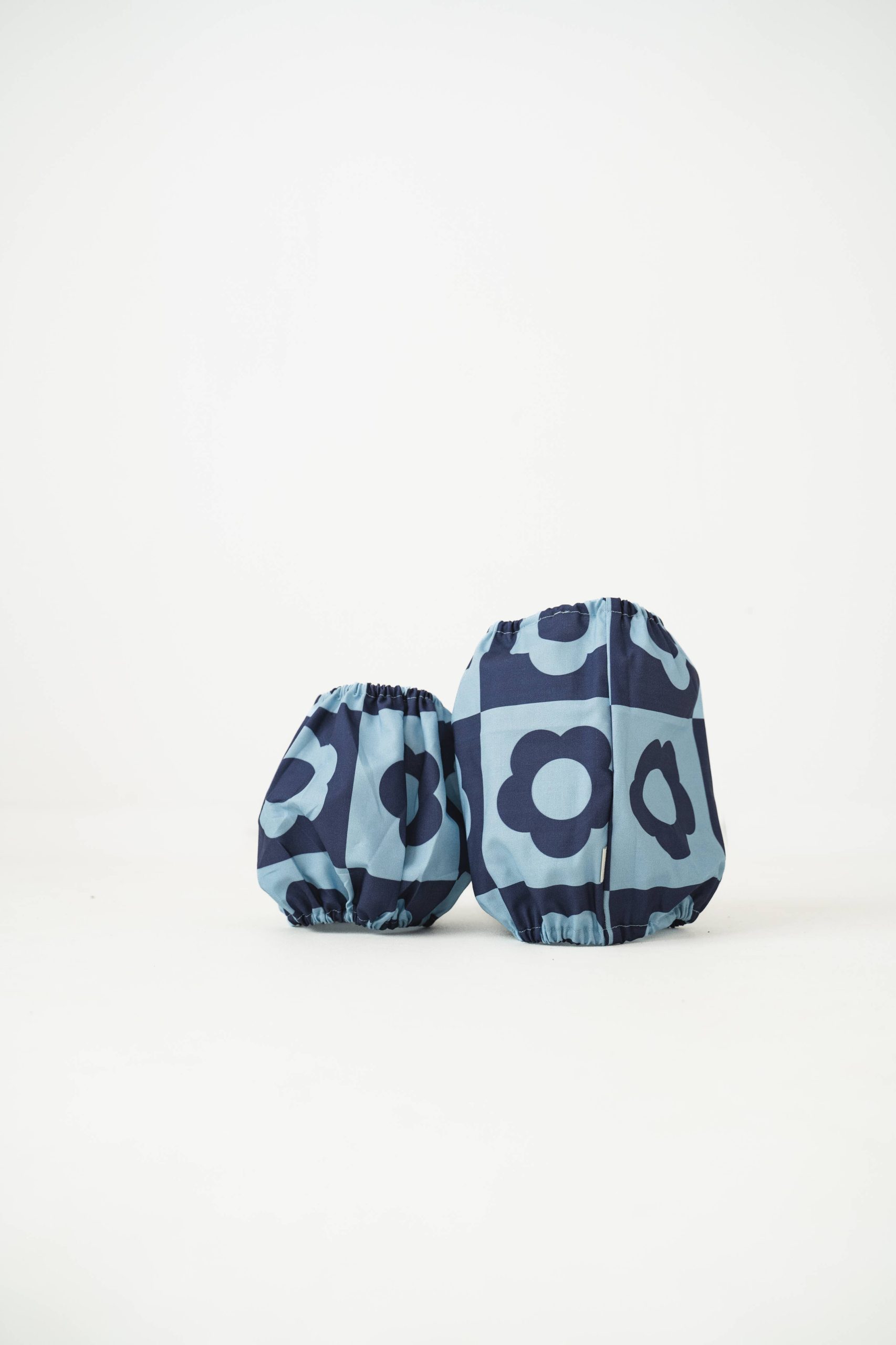 Snood Blue Flowers pour chiens - Élégance rétro pour longues oreilles – Image 2